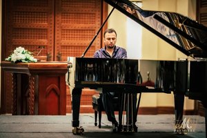 Онлайн-трансляция записи концерта Вазгена Вартаняна (фортепиано)