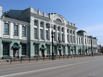 Кураторская экскурсия по выставке «Дорогие товарищи женщины! Образы советской эпохи»