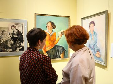 Экскурсия по выставке «Дорогие товарищи женщины! Образы советской эпохи»