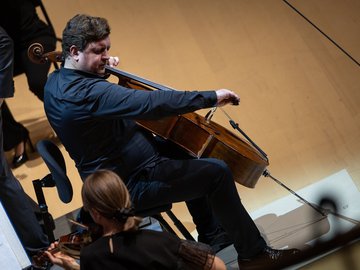 Камерный оркестр и Пётр Гладыш. Душа виолончели
