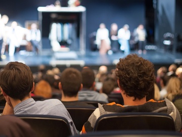 Собака на сене