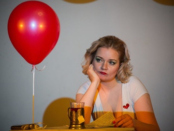 На вокзале. Под часами