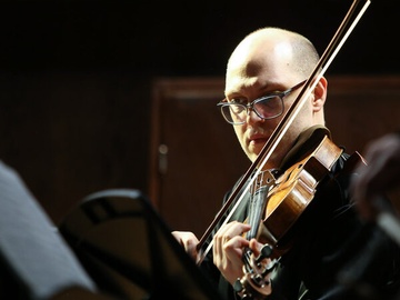 Камерный оркестр и Павел Романенко