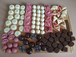 Корпусные конфеты и шоколадные плитки с начинкой