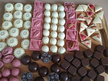Корпусные конфеты и шоколадные плитки с начинкой