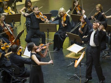 Камерный оркестр и учащиеся ЦМШ при Московской консерватории
